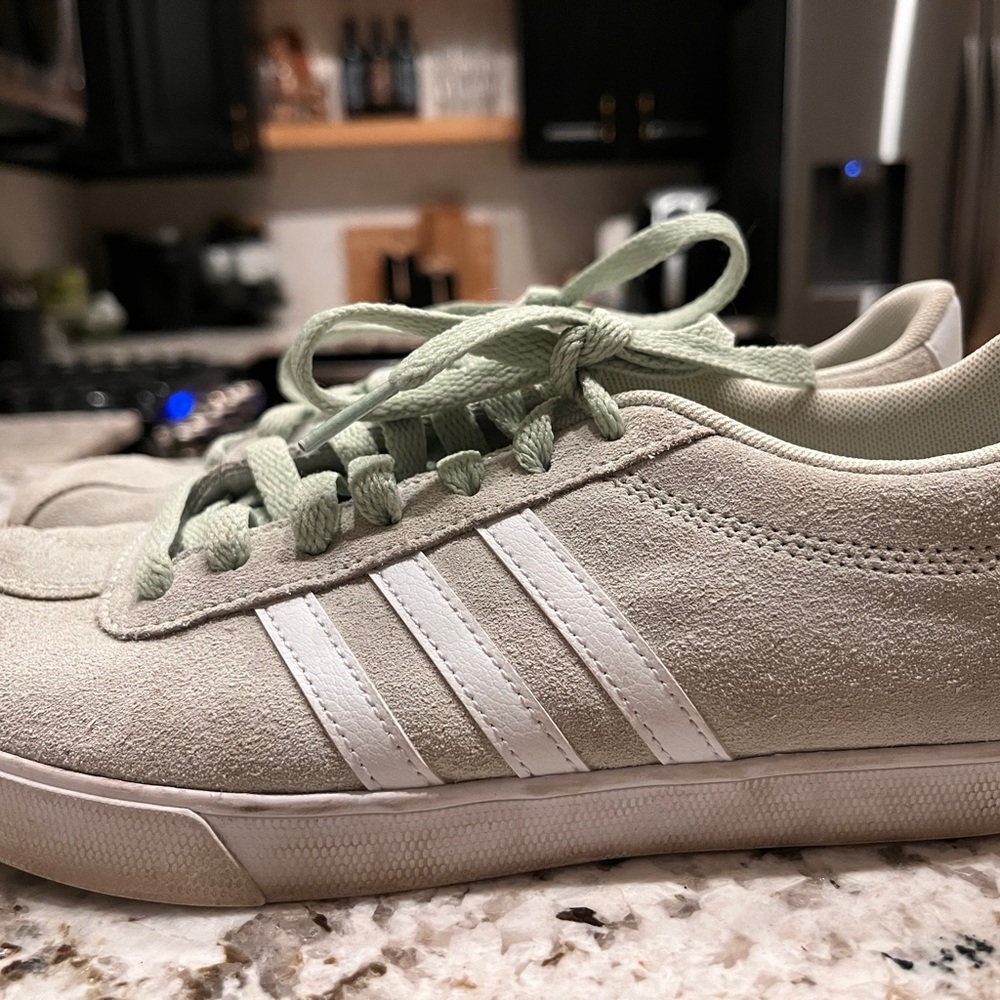 Adidas Sneakers
